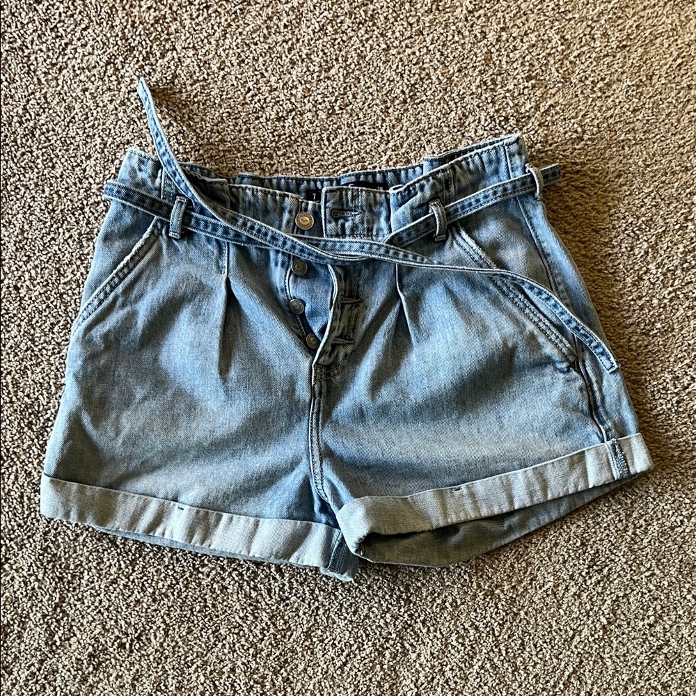 Hollister Curvy Ultra High-Rise Mom Short